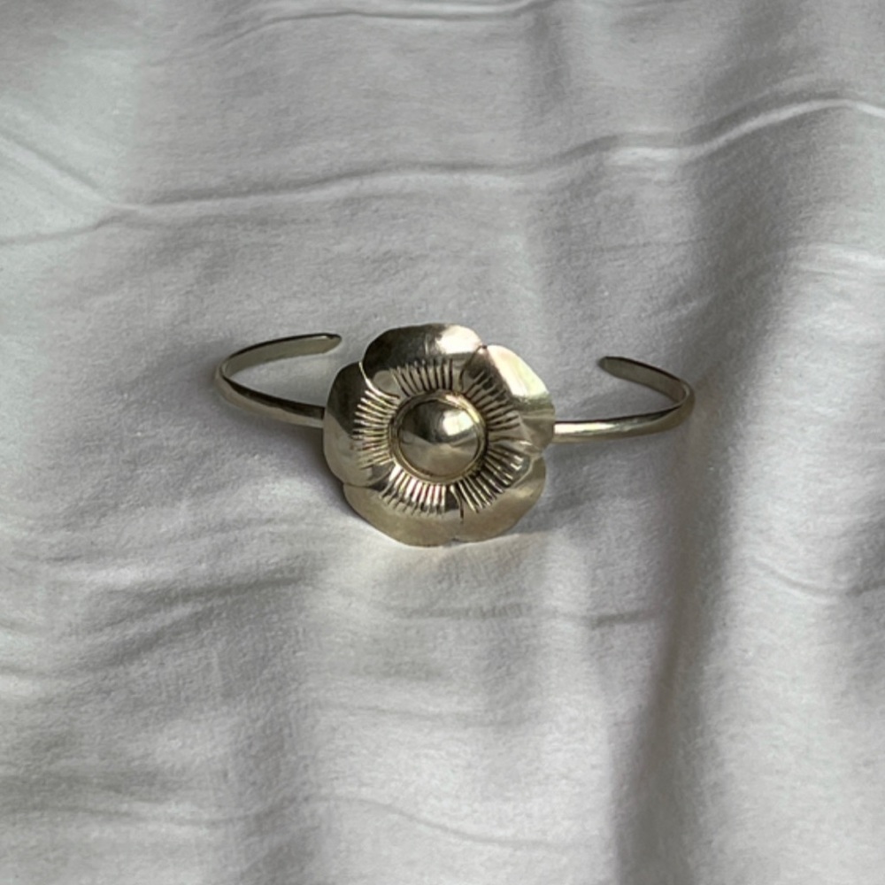 Vintage Silver flower bloom cuff bracelet